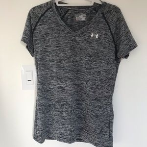 Under Armour Semi-Fitted V-Neck Top